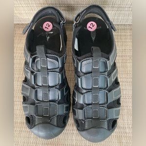 London Fog Finsbury Sandals, new, size 12